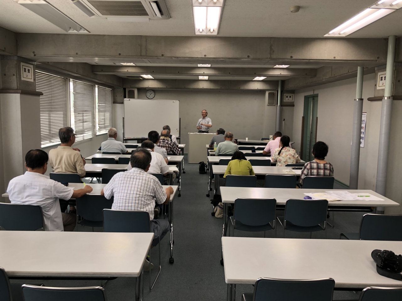 8月